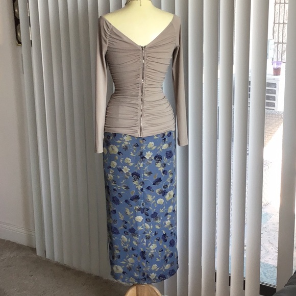 Full Outfit! WORKING 9-5! GUESS top and skirt! - Picture 3 of 8